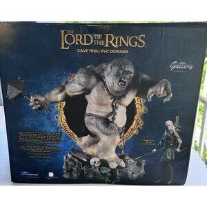 Diamond Select The Lord of the Rings Gallery Cave Troll Deluxe Statue Diorama
